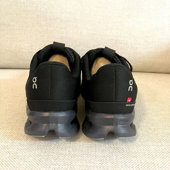 On Running cloud surfer shoes - Picture 4 of 13